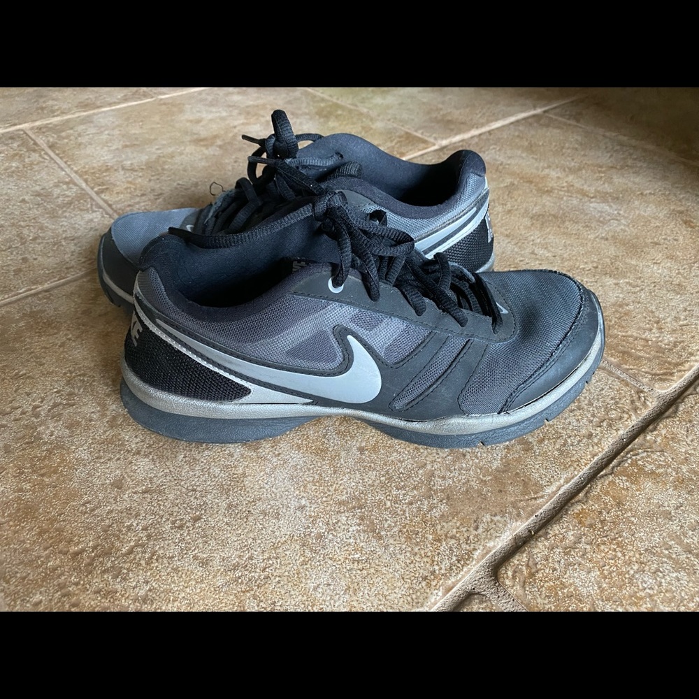 Nike women's size 8 athletic shoes